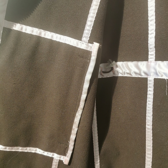 Like new Lululemon size 4 apres ski rainproof jacket - Picture 9 of 16